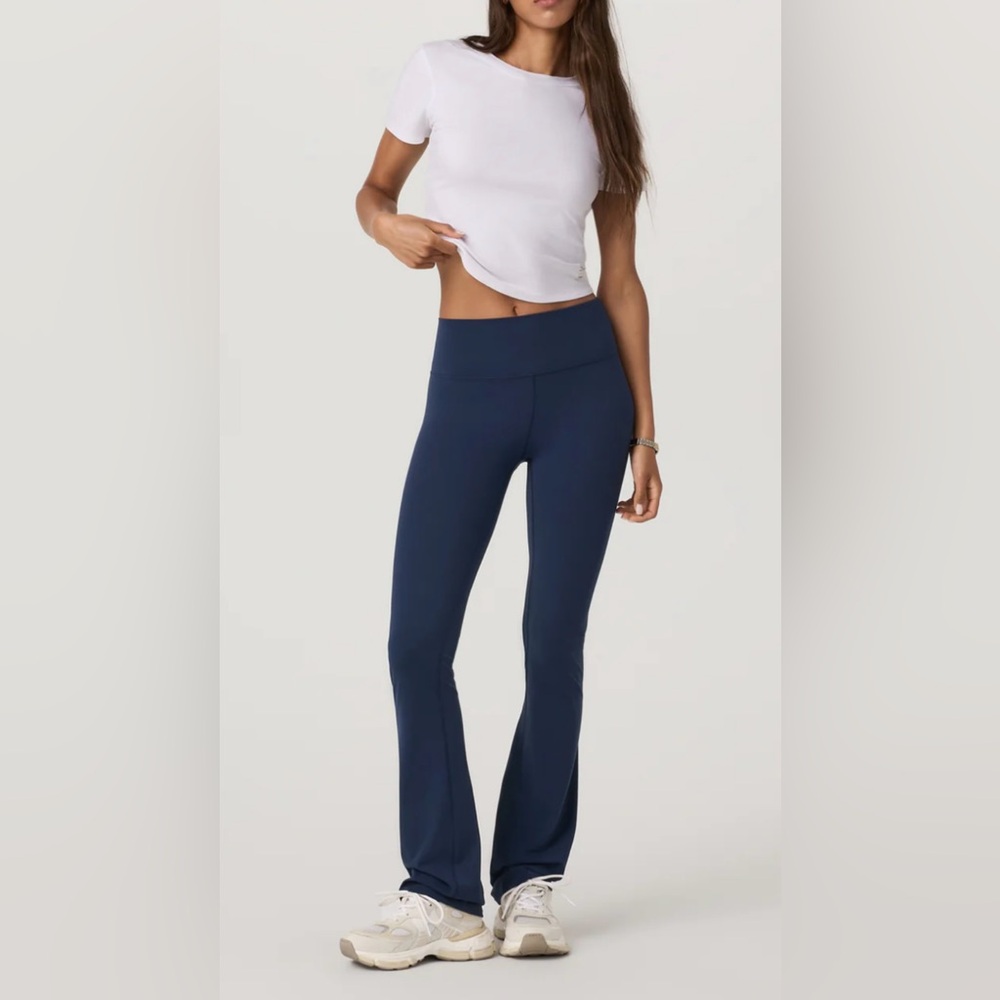 Vuori Pose Fitted Tee In White Size XL